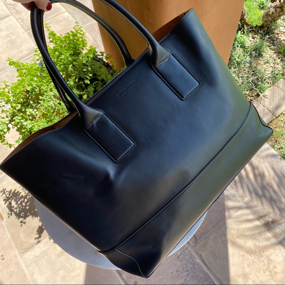SOLD Bottega Veneta Large Open Leather Tote in Smooth Calf - Picture 4 of 15